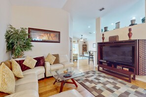 TV, DVD player, livros