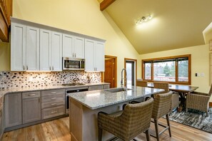 Exterior - Creekside Vibes (Davis)