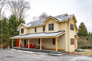 Exterior - Creekside Vibes (Davis)