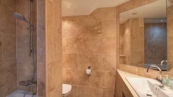 Småhus, eget bad (Three Bed Old Police Hse) | Bad