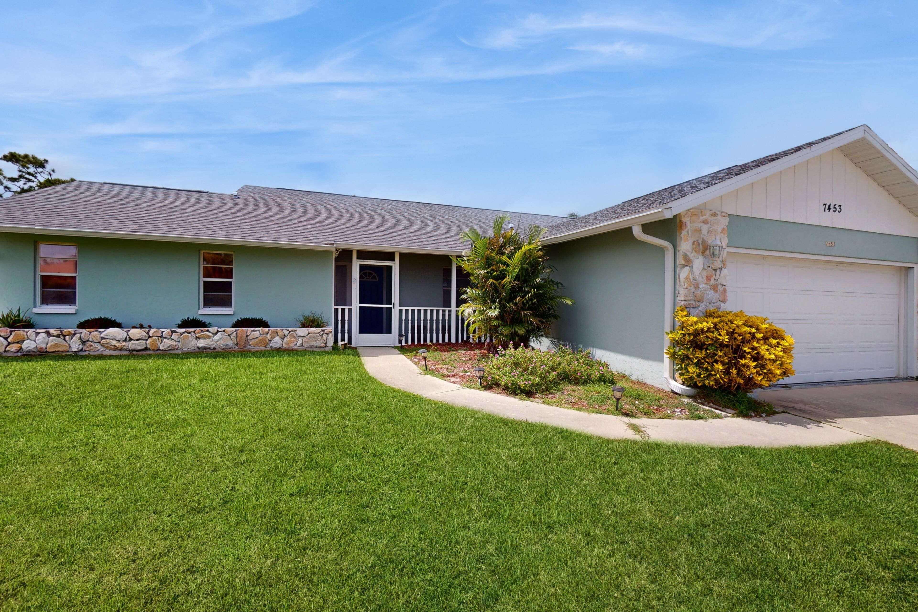 Lemon Bay retreat with screened backyard pool - near Manasota Key beaches