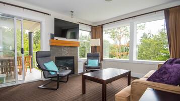 Smart TV, fireplace, table tennis, books