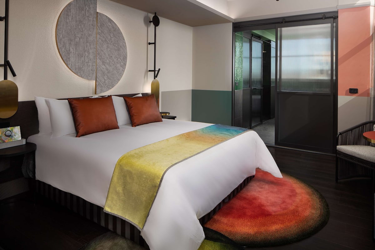 1 bedroom, premium bedding, pillow-top beds, minibar