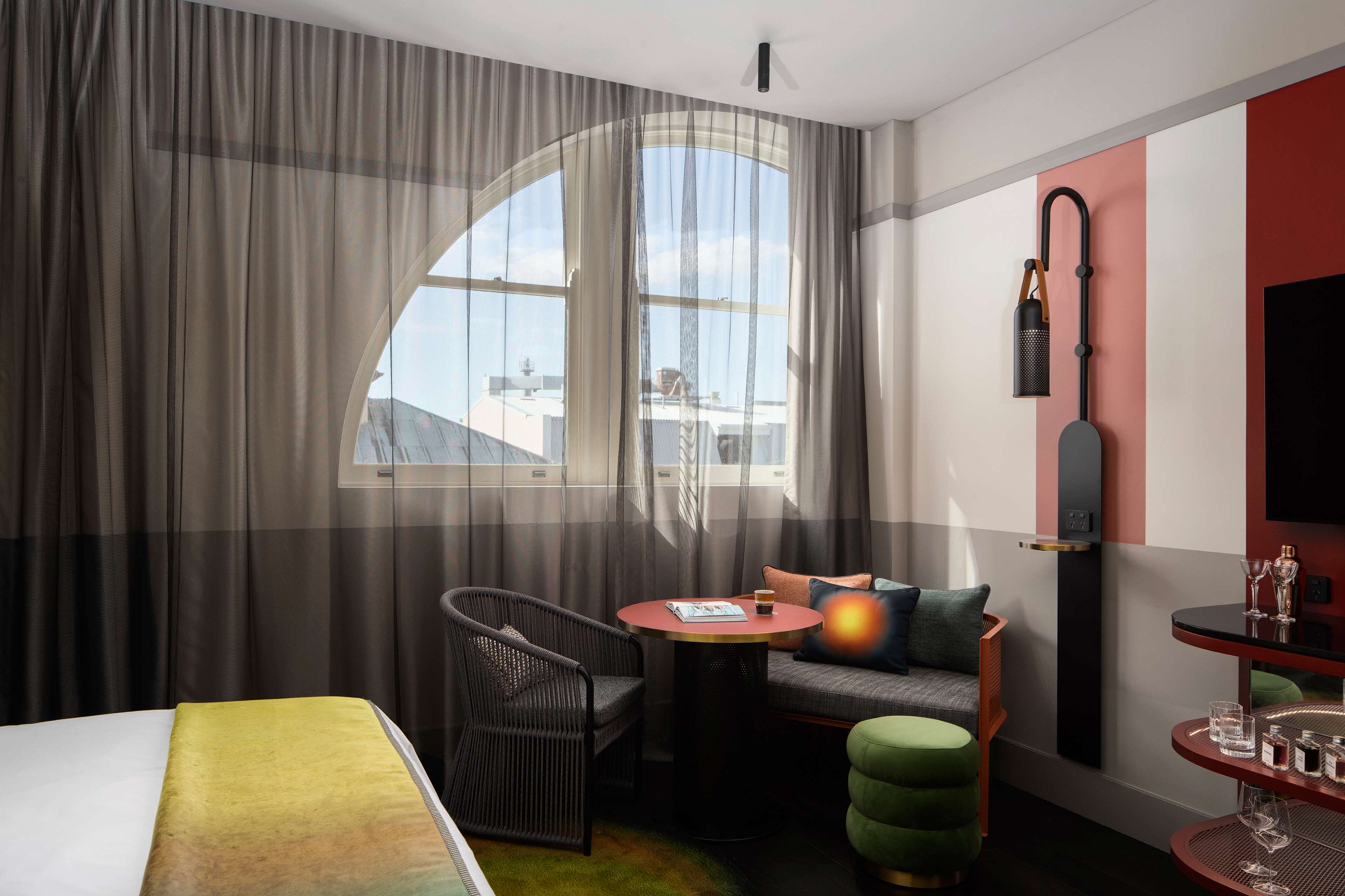 deluxe room, 1 king bed (qt) | 1 bedroom, premium bedding, pillow-top beds, minibar