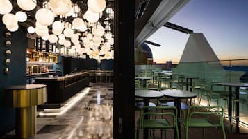 2 μπαρ/lounge