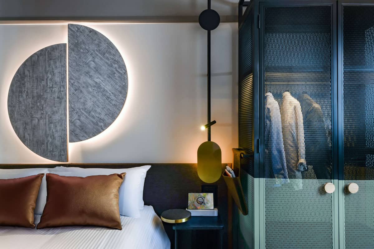 1 bedroom, premium bedding, pillow-top beds, minibar