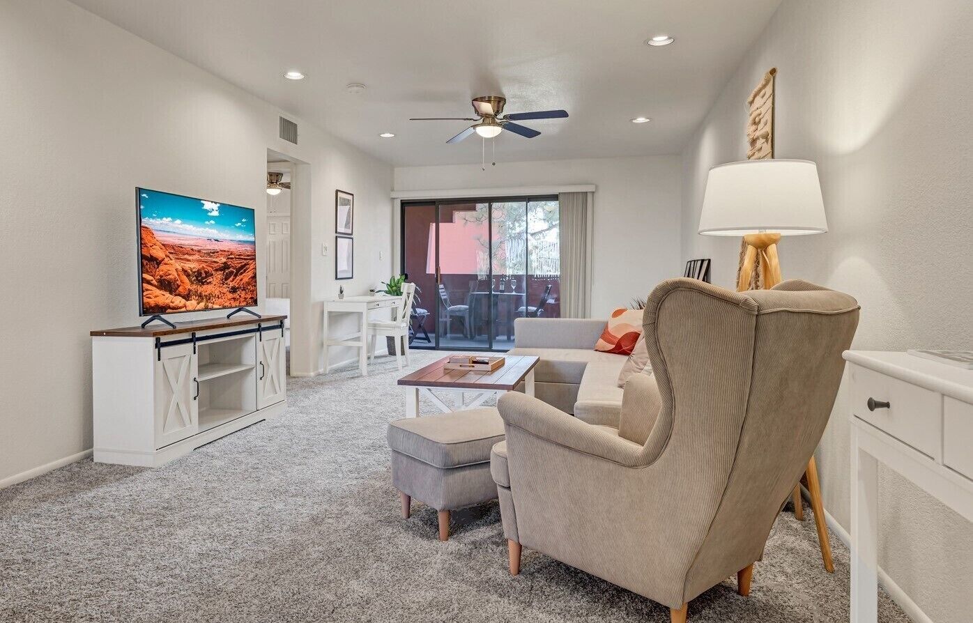 Beautiful New Condo in Anasazi village,5star complex,5 pools on the golf course.