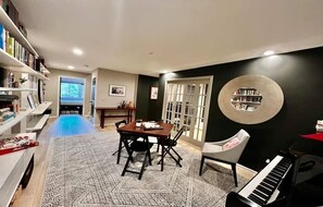 Interior - ⛷Modern 3bd2bth, walk to SPA & dining (Vernon Township)