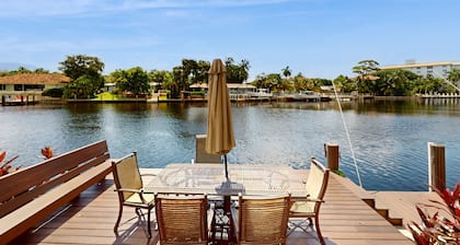 Luxury Waterfront Living: Private Pool, Boat Dock, Game Room - Near Beach