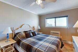 1 bedroom, free internet, bed sheets - Oceanfront Condo with Balcony, Gorgeous Views, Washer/Dryer & Free WiFi (Ocean City)