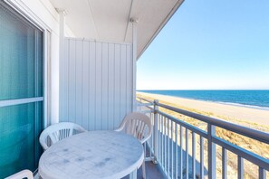 Property grounds - Oceanfront Condo with Balcony, Gorgeous Views, Washer/Dryer & Free WiFi (Ocean City)
