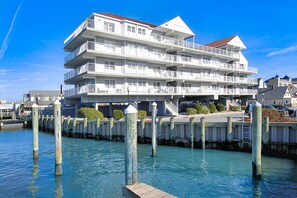 Exterior - Charming bayfront condo in Old Town with balcony, WiFi, AC, & shared pool (Ocean City)