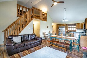 Exterior - Sam`s Cabin (Davis)