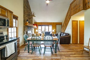 Exterior - Sam`s Cabin (Davis)