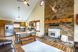 Exterior - Sam`s Cabin (Davis)