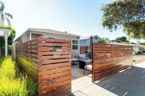 Property grounds - Pacific Beach Urban Oasis w/ Outdoor Entertaining (San Diego)