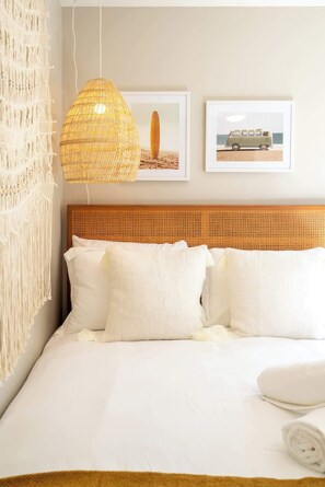 3 bedrooms, iron/ironing board, travel cot, WiFi - Pacific Beach Urban Oasis w/ Outdoor Entertaining (San Diego)
