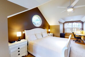 4 bedrooms, iron/ironing board, internet, bed sheets