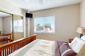 3 bedrooms, iron/ironing board, WiFi, bed sheets