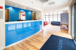 Lobby - Travelodge London Greenwich High Road (London)