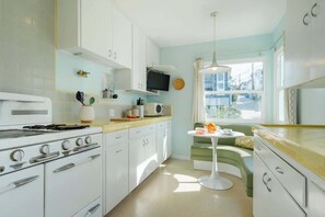 冰箱、微波炉、烤箱、炉灶