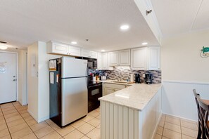 冰箱、微波炉、烤箱、炉灶