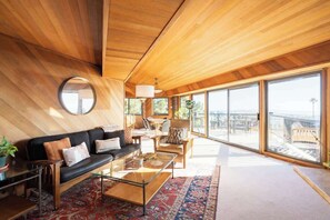 TV, offices - Hillside 3BR Beach Retreat w/ Sweeping Ocean Views (San Diego)