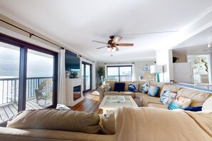 TV, caminetto, lettore DVD