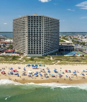 On the beach - Glorious beach condo with pools, balcony, AC, outdoor shower & tennis (Ocean City)