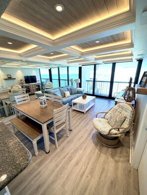 TV, lettore DVD, tavolo da calcetto