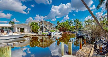 Elegant dog-friendly all-suite boater’s paradise near beach with private dock