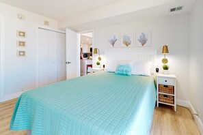2 bedrooms, Internet, bed sheets - Wonderful beachfront condo with balcony, pools, gym, sauna & game room (Ocean City)