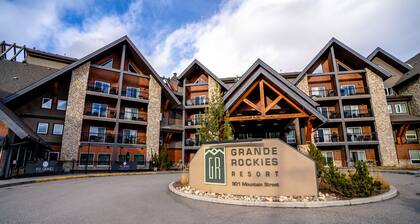Relaxing condo w/ swimming pool and hot tub <br> Free parking <br> Banff pass incl.