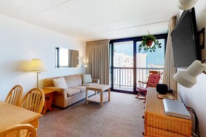 TV, DVD player, foosball - Inviting beach condo with pools, gym, tennis courts & balcony (Ocean City)