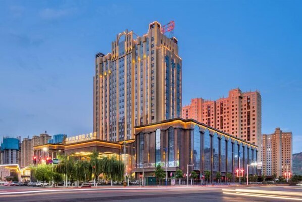 Exterior - Hezhou Hongrui International Hotel (Linxia)