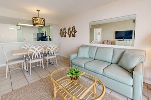 Tv, dvd-spelare och bordsfotboll