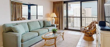 Televisie, een dvd-speler en tafelvoetbal