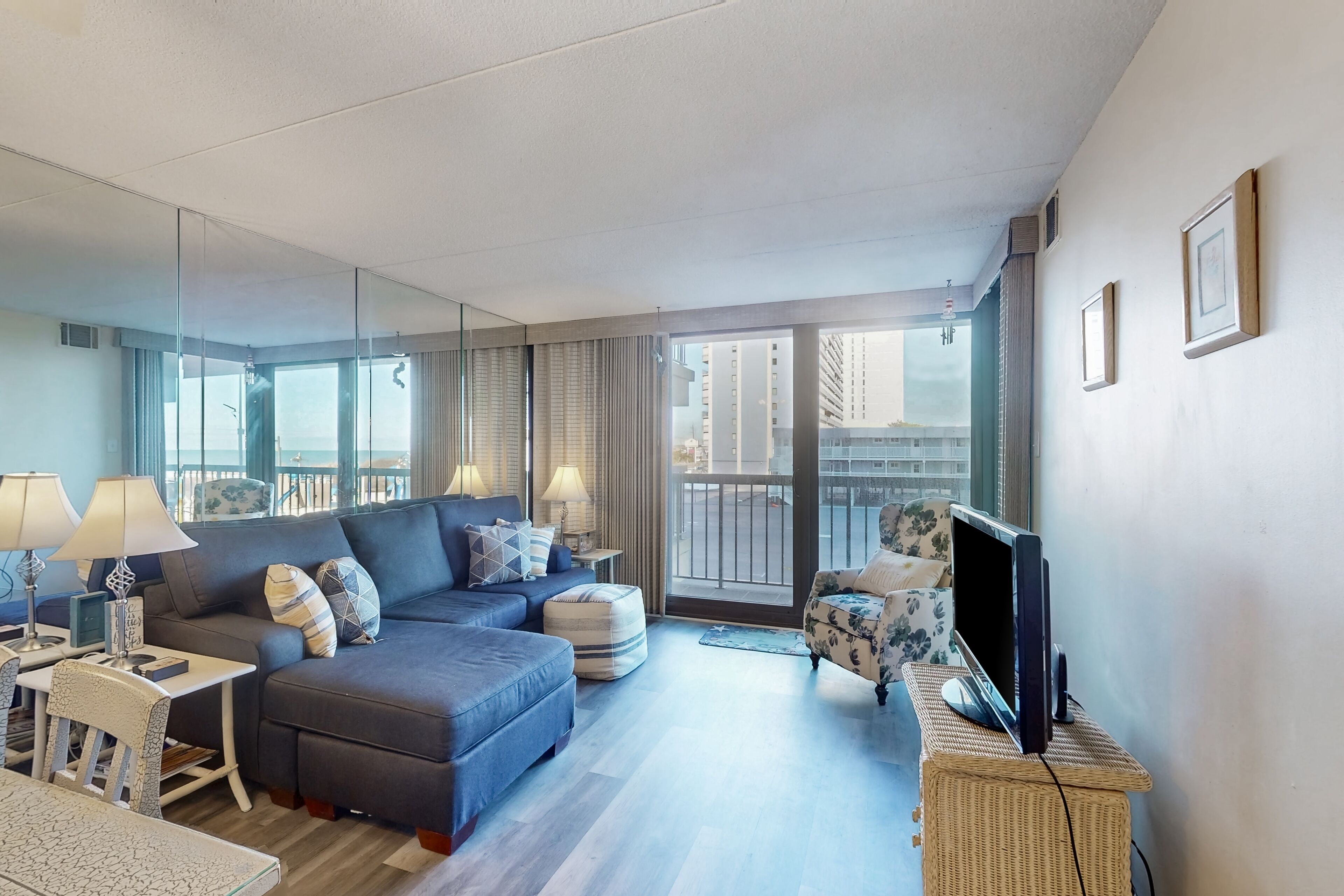 تلفزيون، مشغل دي في دي، كرة قدم الطاولة