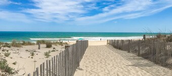 Convenient Beach Condo w/Private Balcony, Shared In/Outdoor Pools, Gym, Sauna