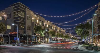 Heated Pools, Clean, and Conveniently Located, Newly Renovated Spring Getaway