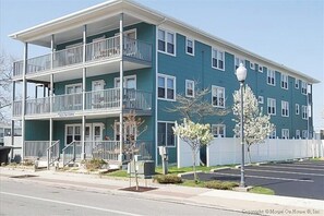 Exterior - Budget & Family-Friendly Condo near the Ocean w/A/C, Shared Pool & Washer/Dryer (Ocean City)
