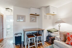 Interior - Family-Friendly Condo Close to the Boardwalk w/Shared Outdoor Pool & W/D (Ocean City)