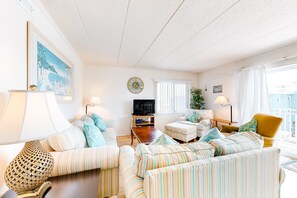 TV, DVD player - Attractive Mid-town beach condo with side beach views, private balcony, W/D & AC (Ocean City)