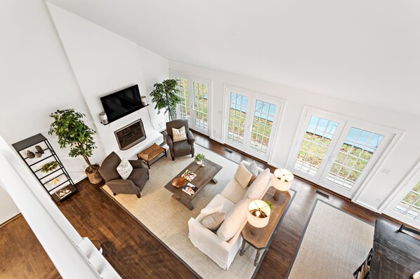 Smart TV - Awesome Casa: Getaway! (East Hampton)