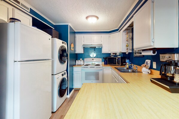 冰箱、微波炉、烤箱、炉灶