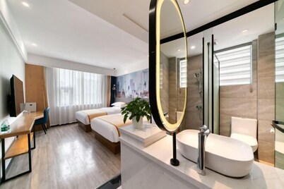Yueyi Zhixuan Hotel (Huaihua South Railway Station, Wanda)