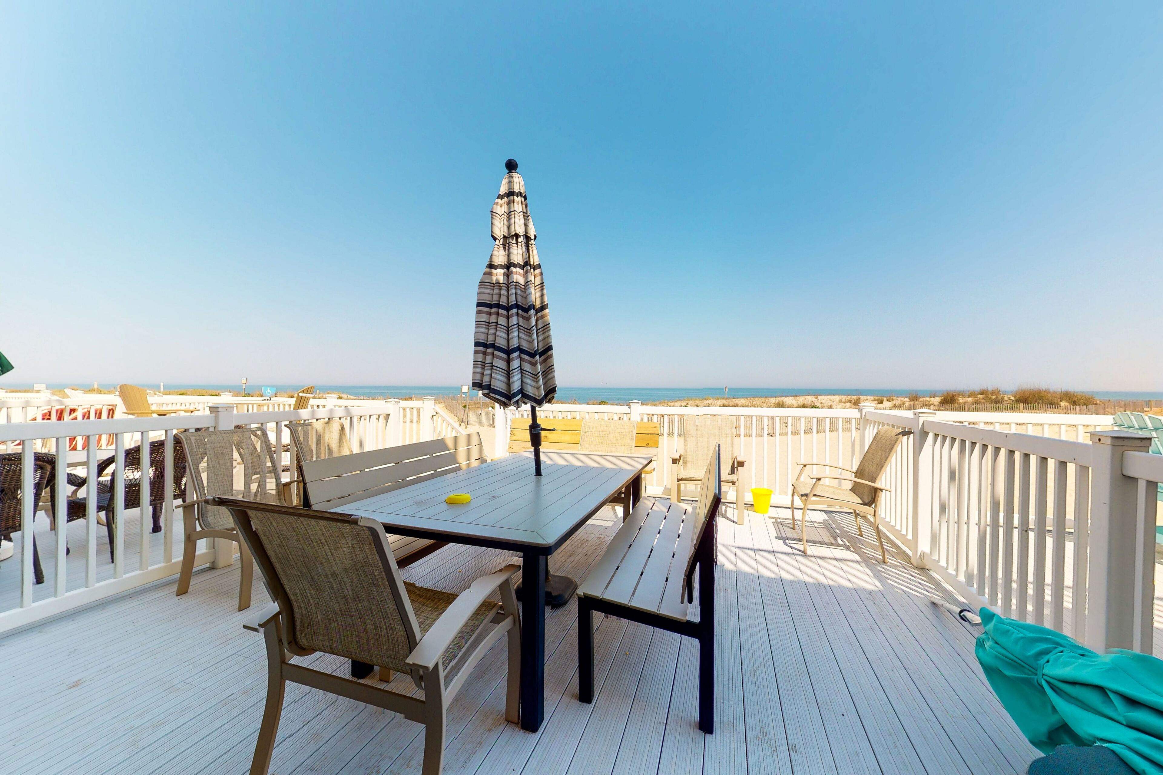 Picture-perfect oceanfront townhouse with pool, AC, & balcony - central locale