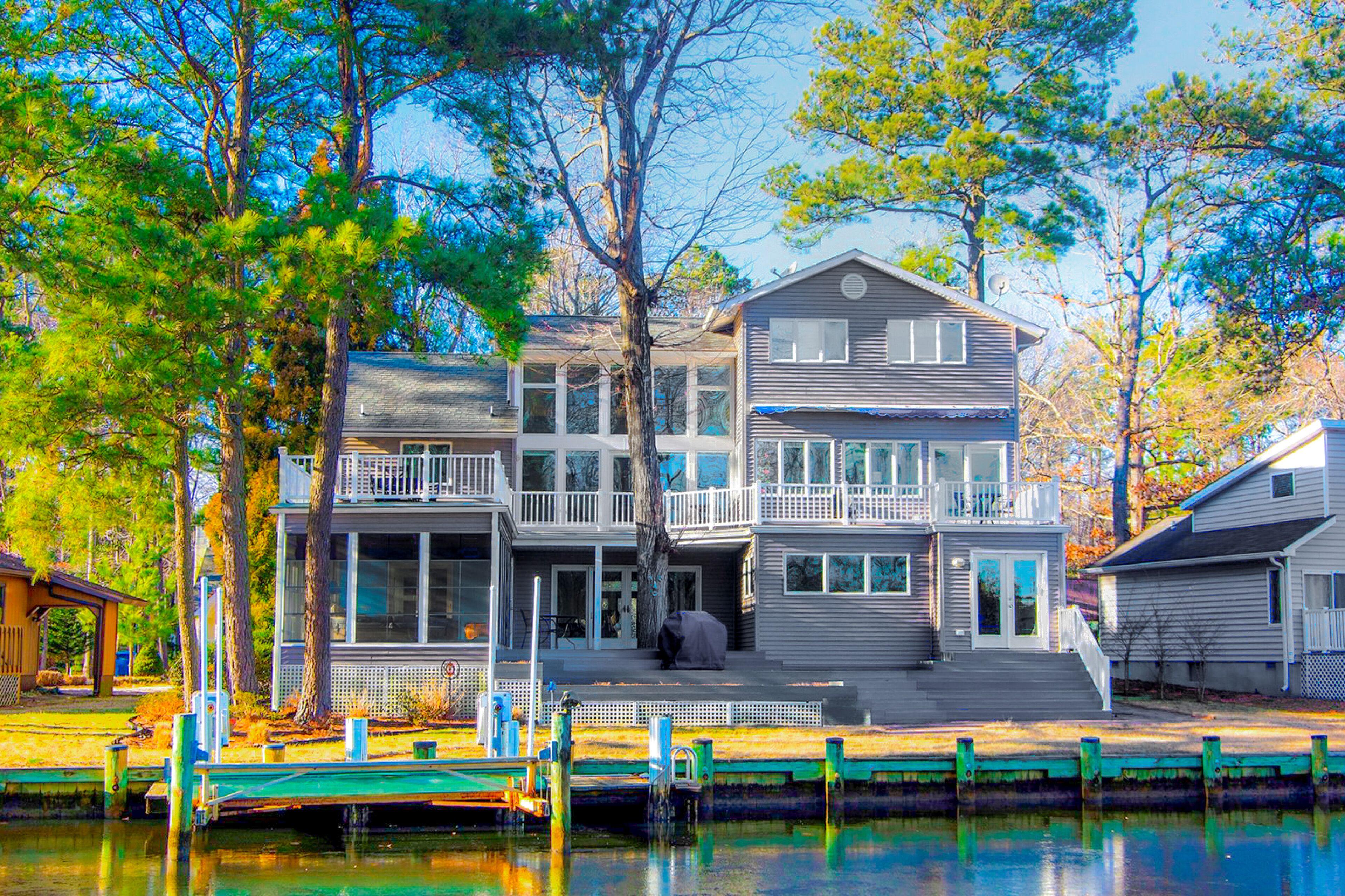 Waterfront, Light-Filled Home with Private Hot Tub, Great Decks, WiFi, Fireplace
