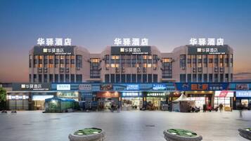 المنشأة من الخارج