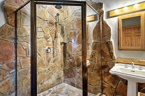 Shower, jetted tub, hair dryer, towels - Spectacular Mountain Views, Gatlinburg Log Cabin over-looking the National Park (Gatlinburg)
